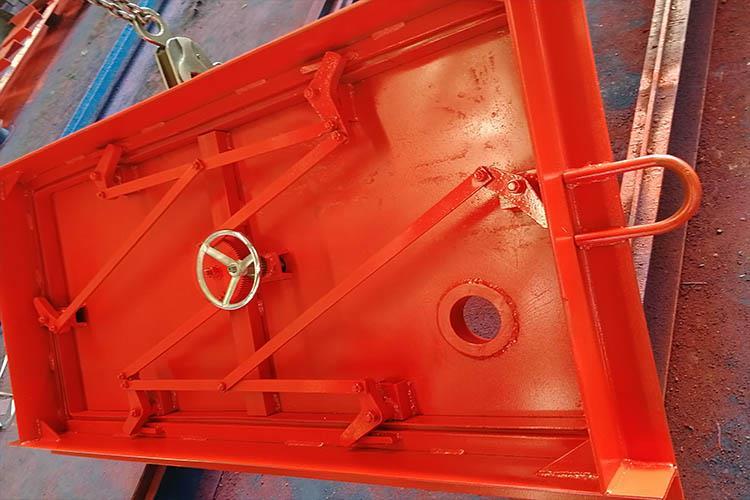 检查避难硐室门施工地点的瓦斯、二氧化碳等有害气体的浓度